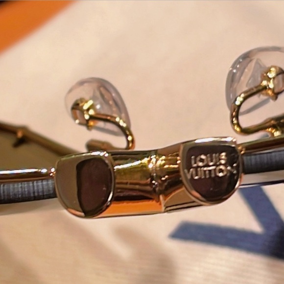 💯% Authentic Louis Vuitton LV Drive Sunglasses ✨ - Picture 4 of 7